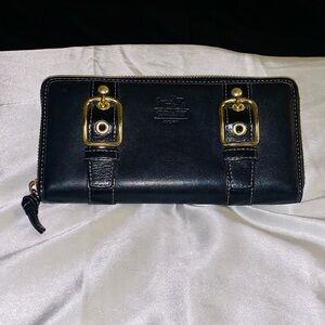 Coach leather wallet 💜💚